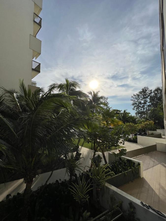 By The Sea Beachfront Designer Suites Penang - Managed By Art Of Tree Batu Ferringhi Extérieur photo